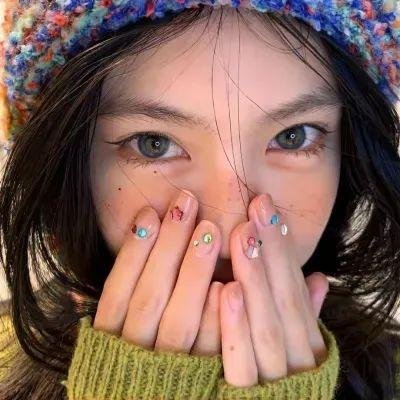 神圣的偶像海报